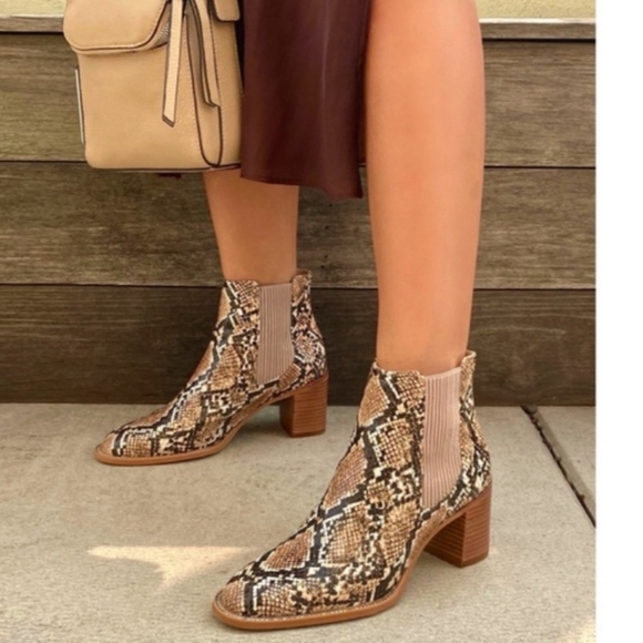 Vince Camuto Shoes - NWT Vince Camuto Ankle Boots In Snake Tan Size Women's 6